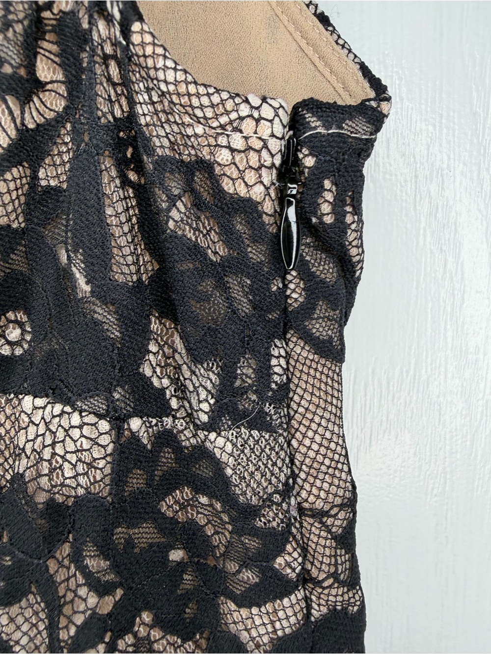 LOFT Size 2 Black Lace Peplum Blouse Nude Lined Sleeveless Bow Back Top - Picture 8 of 8